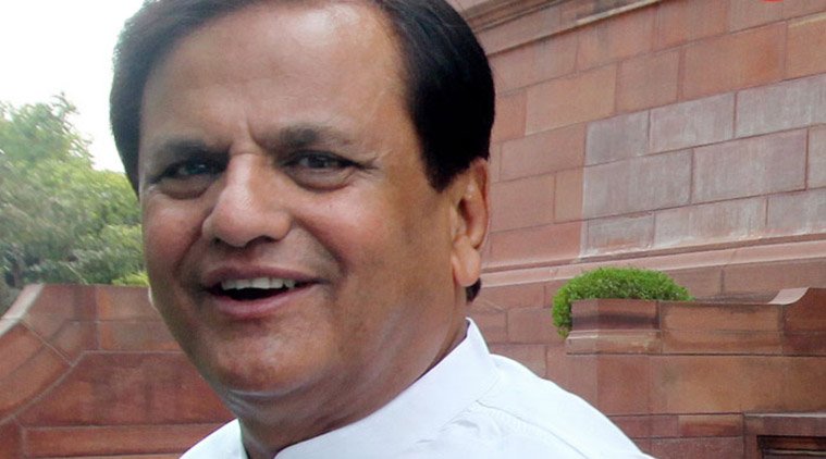 राज्यसभा सांसद अहमद पटेल को भी प्रियंका फॉलो करती हैं।