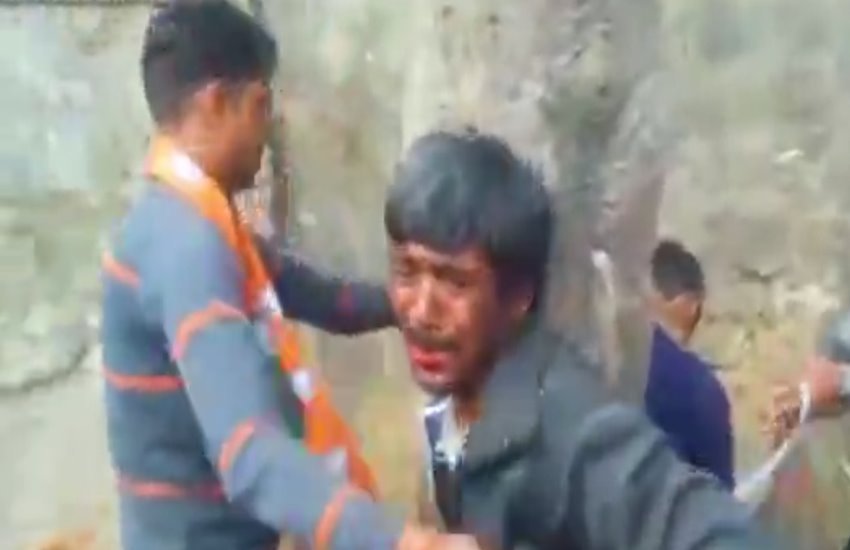 बाराबंकी में बीजेपी कार्यकर्ताओं पर आरोप लगा एक शख्स की पिटाई का आरोप 
फोटो सोर्स- सोशल मीडिया 