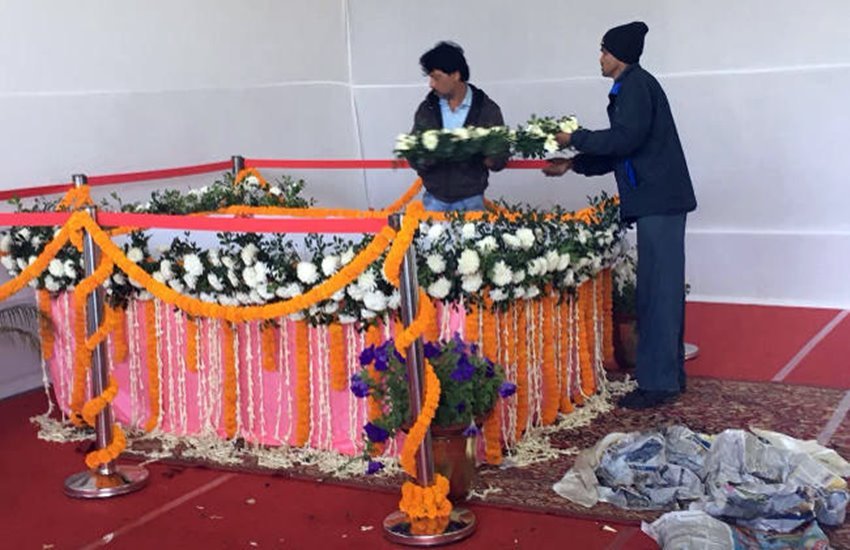 रांची के बिरसा मुंडा एयरपोर्ट पर किया गया शहीद विजय सोरेंग का सम्मान। फोटो सोर्स : स्थानीय