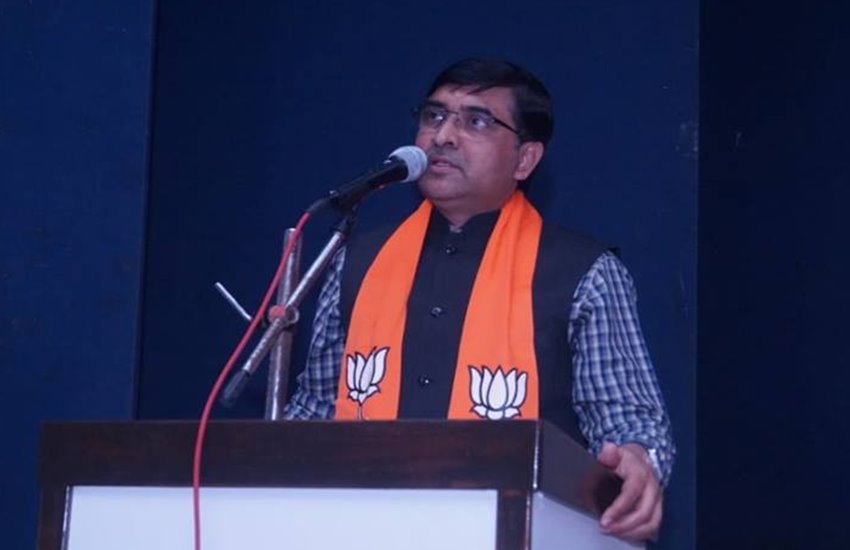 गुजरात बीजेपी प्रवक्ता भरत पंड्या 
फोटो सोर्स- फेसबुक/भरत पंड्या  गुजरात बीजेपी प्रवक्ता भरत पंड्या 
फोटो सोर्स- फेसबुक/भरत पंड्या