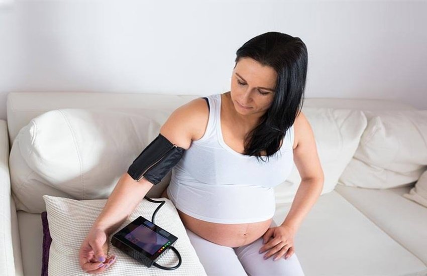 प्रेग्नेंसी में ब्लड प्रेशर कैसे कंट्रोल रखें (Source: Dreamstime)