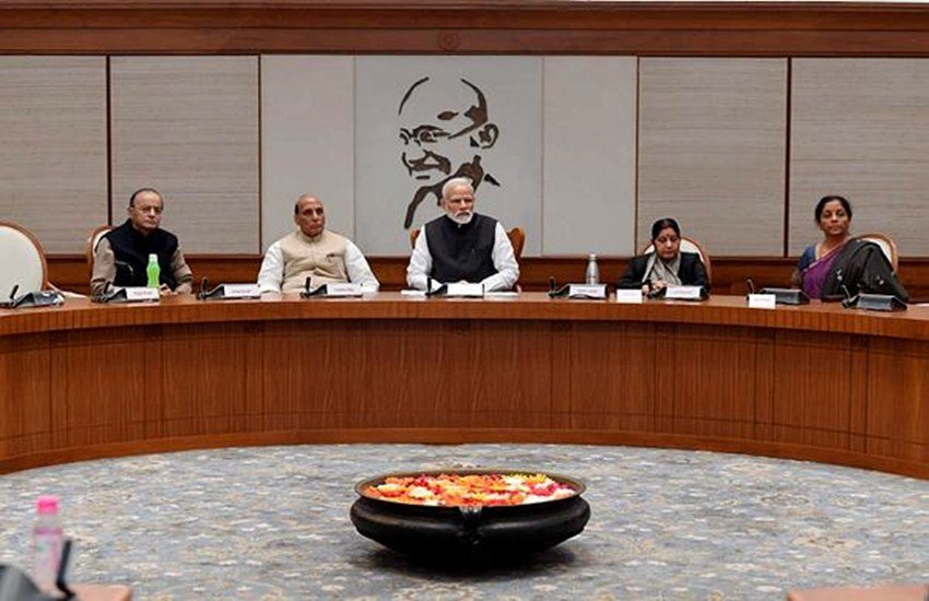 पुलवामा आतंकी हमले के बाद CCS की बैठक करते हुए प्रधानमंत्री नरेंद्र मोदी, गृह मंत्री राजनाथ सिंह, विदेश मंत्री सुषमा स्वराज, वित्त मंत्री अरुण जेटली, रक्षा मंत्री निर्मला सीतारमण । (फोटो सोर्स/ PTI)