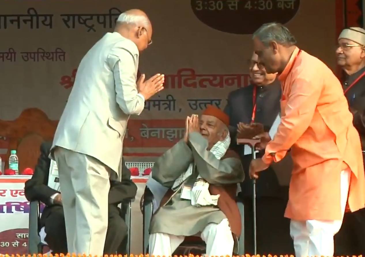 president kovind,dav college,president kovind felicitates former teachers,kovind alma mater bnsd inter college,shiksha niketan kanpur,president kovind kanpur visit
