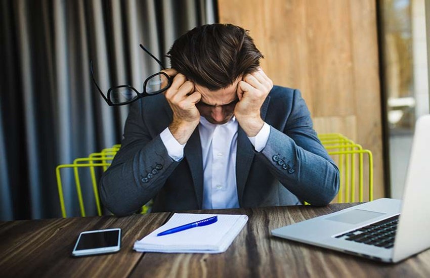 बुरी आदतें जो स्वास्थ्य को प्रभावित करती हैं (Source: Dreamstime)