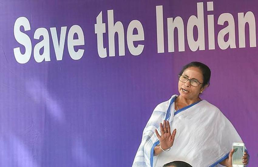 Mamta Banerjee, CBI, Kolkata police, Rajiv Kumar, kolkata police commissioner rajeev kumar, West Bengal, saradha chit fund scam Mamta Banerjee, CBI, Kolkata police, Rajiv Kumar, kolkata police commissioner rajeev kumar, West Bengal, saradha chit fund scam