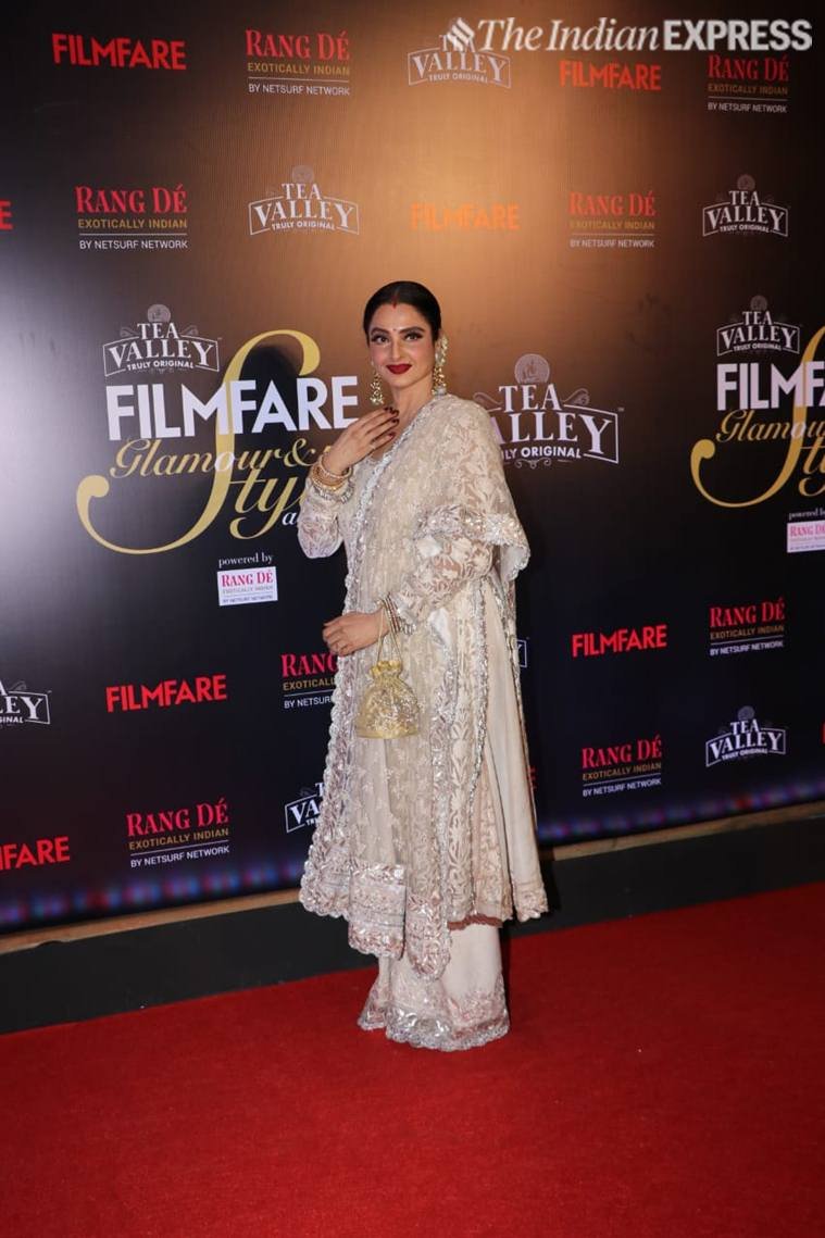 filmfare glamour and style awards 2019, filmfare glamour and style awards, filmfare glamour and style awards 2019 winners, filmfare style awards 2019 winners, deepika padukone style awards, shah rukh khan filmfare style awards, vicky kaushal, vicky kaushal awards, ayushmann khurrana, sonam kapoor, rekha, filmfare glamour and style awards 2019 photos, filmfare glamour and style awards 2019 red carpet, filmfare style awards 2019