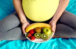 प्रेग्नेंसी में खुद को फिट रखने के लिए इन फूड्स को डाइट में कर सकती हैं शामिल