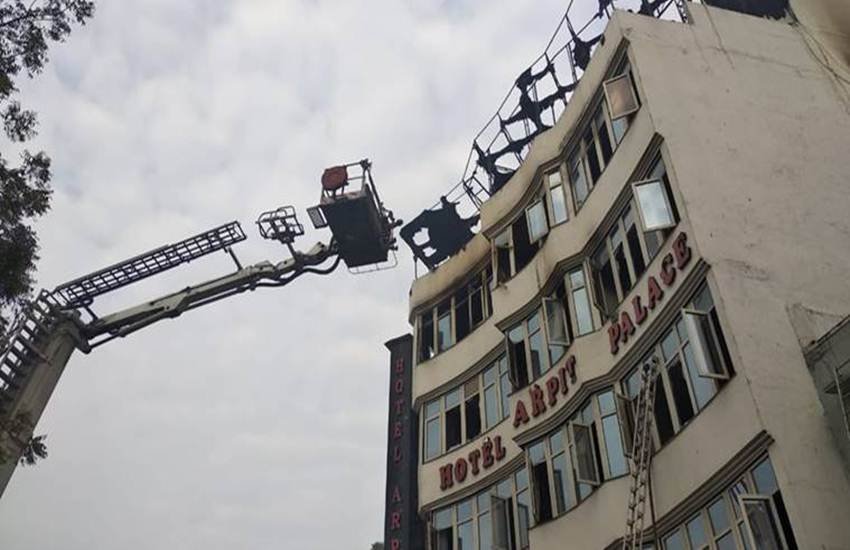 delhi hotel fire