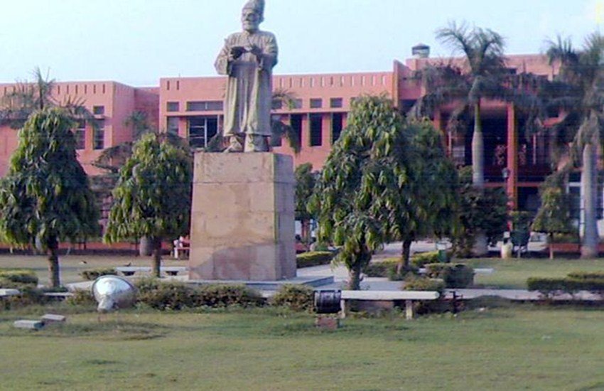 जामिया मिलिया नहीं लागू करेगा सामान्य वर्ग को 10 पर्सेंट आरक्षण। (Express Photo)