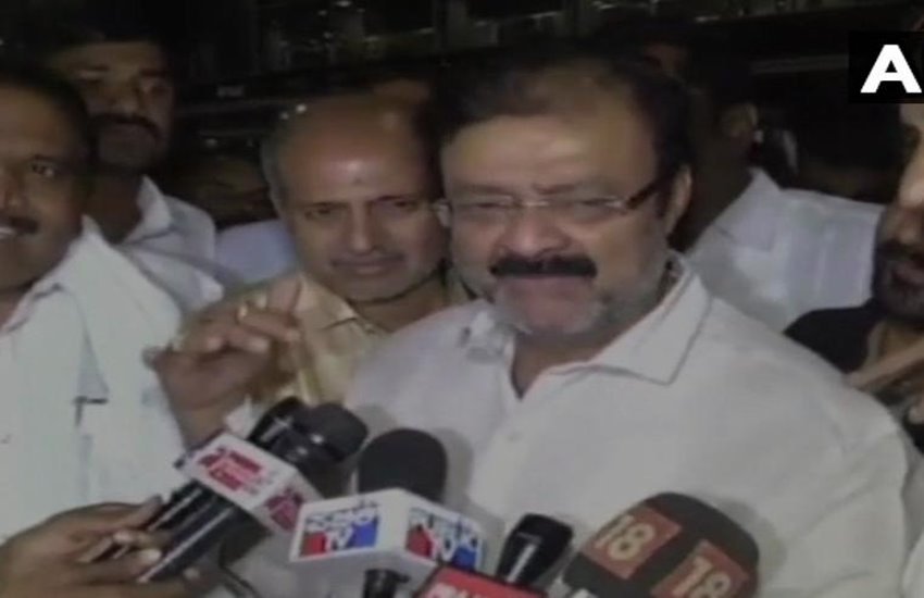 JDS विधायक नारायण गौड़ा
फोटो सोर्स- ट्विटर/ANI 
