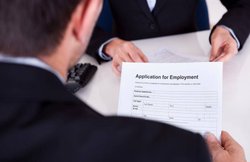 Govt Jobs: जानें किन विभागों में हैं वैकेंसी, आवेदन का तरीका