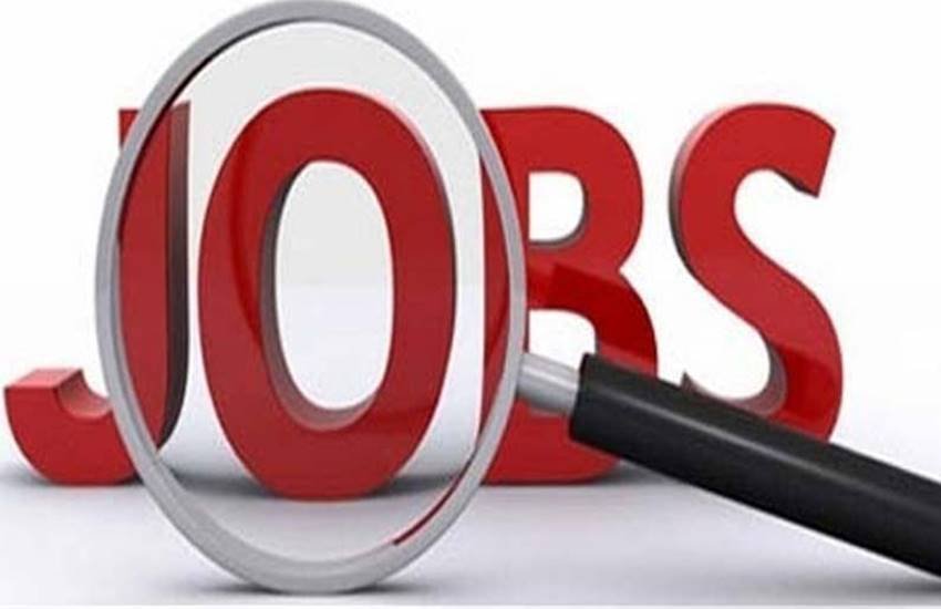  सिर्फ 18 से 25 साल के बीच की उम्र के लोग ही इन पदों के लिए आवेदन कर सकते हैं। 