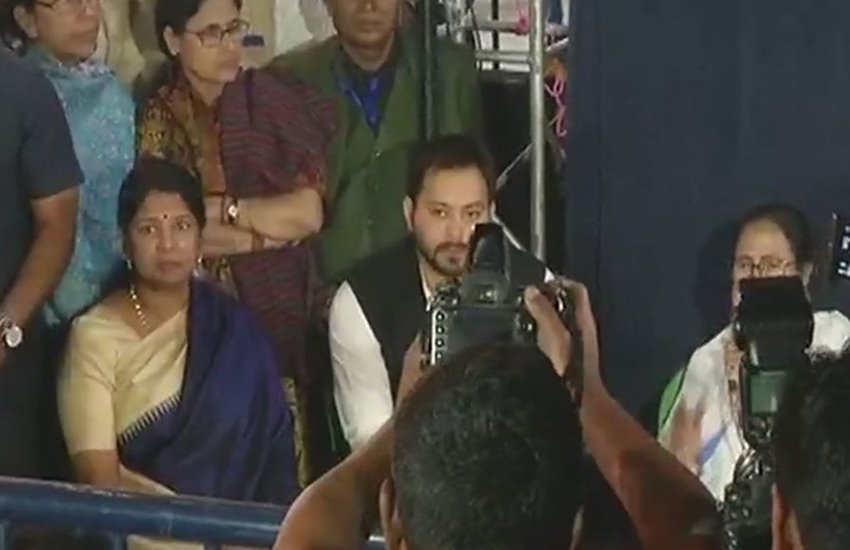डीएमके सांसद कनिमोझी और तेजस्वी यादव ममता बनर्जी के साथ 
फोटो सोर्स- ट्विटर/ANI