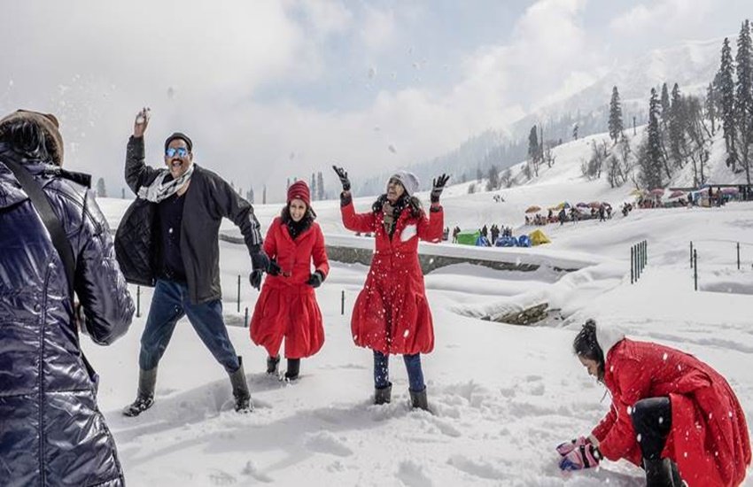 ट्रैवल एजेंट्स ने बंद की कश्मीर की बुकिंग (प्रतीकात्मक तस्वीर - इंडियन एक्सप्रेस) ट्रैवल एजेंट्स ने बंद की कश्मीर की बुकिंग (प्रतीकात्मक तस्वीर - इंडियन एक्सप्रेस)