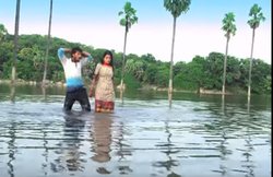 VIDEO: भोजपुरी सॉन्ग ‘तन तन करे’ में खेसारी और अक्षरा सिंह का जबरदस्त डांस, आपने देखा क्या?