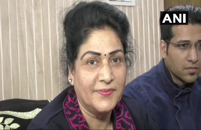 शहीदों के परिजनों की मदद के लिए बरेली की टीचर ने दिया दान
फोटो सोर्सः ANI