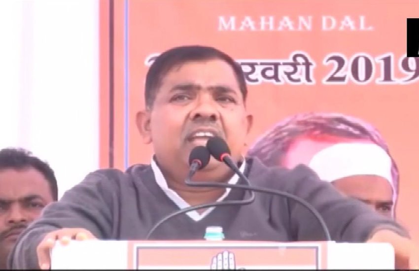 2019 Lok Sabha Election: महान दल के अध्यक्ष केशव देव मौर्या 
फोटो सोर्स- ANI