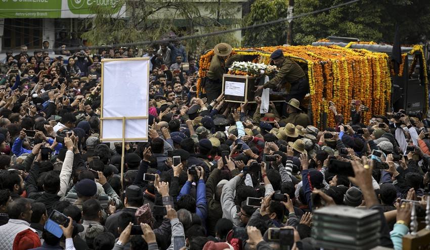 Indian Army, major chitresh bisht, chitresh bisht, dehradun, major chitresh bisht last rites, major chitresh bisht cremation, pulwama terror attack, pulwama latest, pakistan