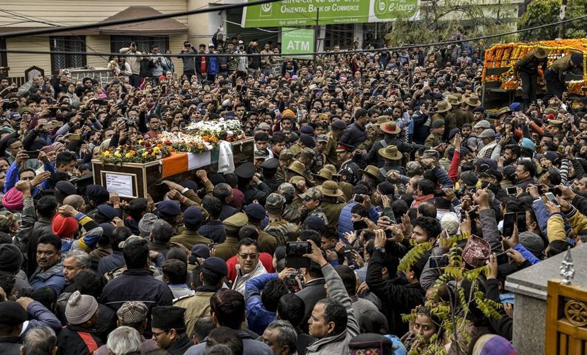 Indian Army, major chitresh bisht, chitresh bisht, dehradun, major chitresh bisht last rites, major chitresh bisht cremation, pulwama terror attack, pulwama latest, pakistan