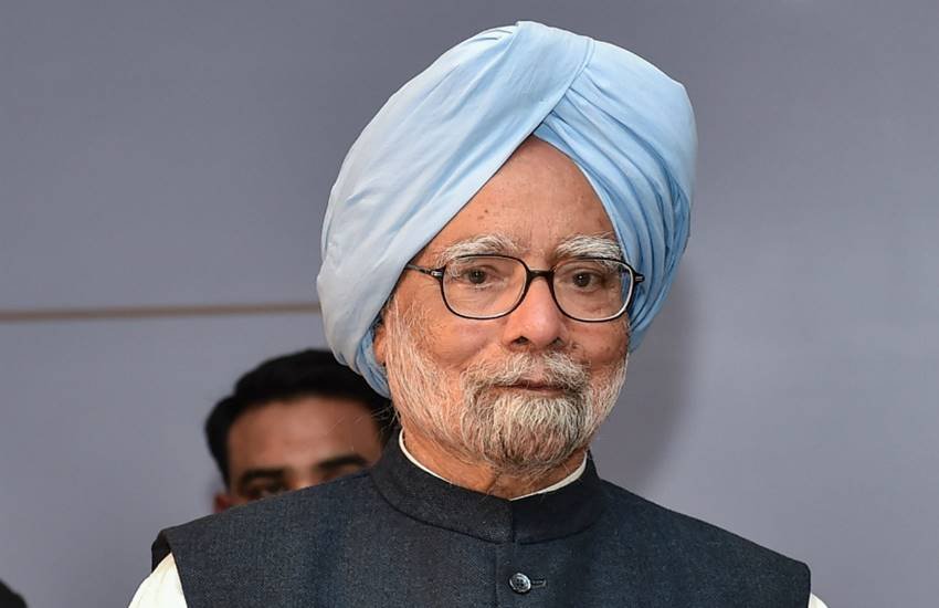 पूर्व प्रधानमंत्री मनमोहन सिंह ने अर्थव्यवस्था को उसकी क्षमता के अनुरूप नहीं उठाने पर नरेंद्र मोदी सरकार को घेरते हुये रविवार को कहा कि देश में रोजगार पैदा होने के बजाय रोजगार के नुकसान वाली वृद्धि की स्थिति बन गई है।