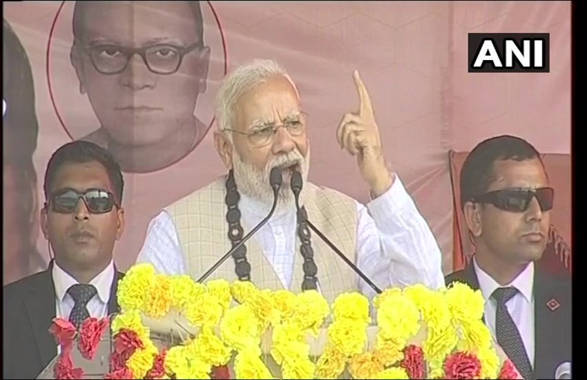 बंगाल में रैली को संबोधित करते हुए पीएम मोदी 
फोटो सोर्स- ट्विटर/ANI