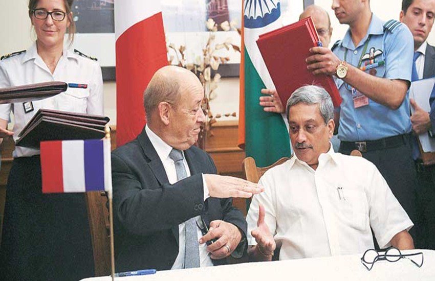 राफेल सौदे पर पीएमओ के "समानातंर बातचीत" से रक्षा मंत्रालय ने नाराजगी जाहिर की थी। (फोटो सोर्स: एक्सप्रेस आर्काइव)