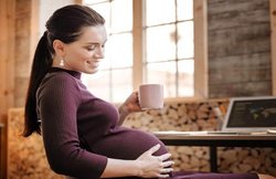 चाय में जरूरत से ज्यादा अदरक प्रेग्नेंसी में पहुंचा सकता है नुकसान, जानिए सही मात्रा