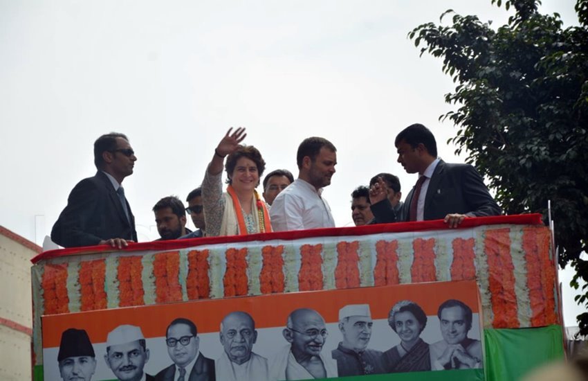 लखनऊ में रोड शो के दौरान प्रियंका गांधी और राहुल गांधी। फोटो सोर्स : जनसत्ता ऑनलाइन