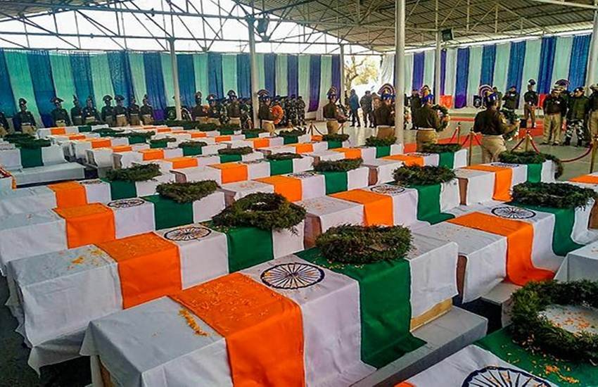 सीआरपीएफ के काफिले पर हुए फिदायीन हमले में 40 जवान शहीद हो गए थे। (Photo: PTI)