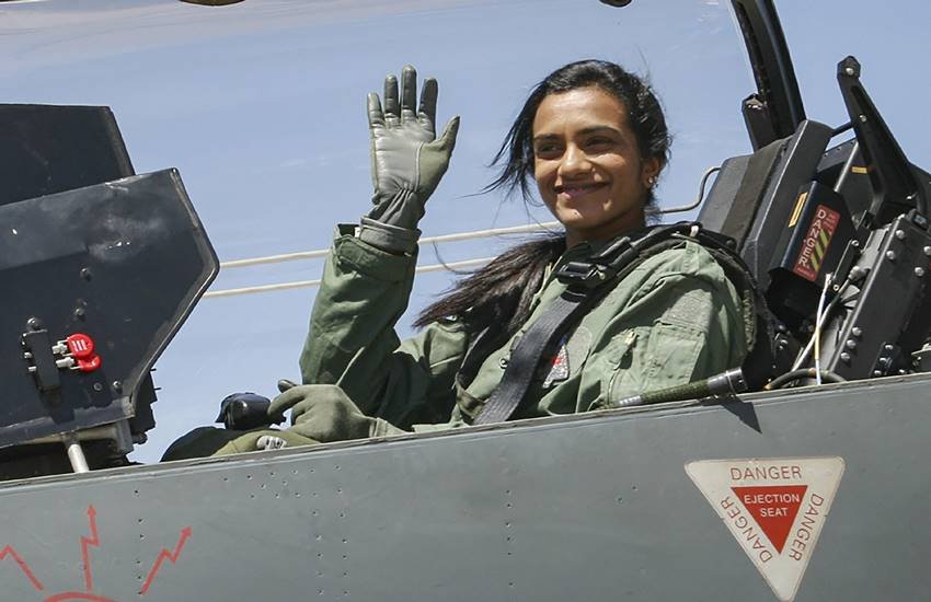 pv sindhu, pv sindhu figher plane, pv sindhu pilot, pv sindhu tejas, pv sindhu air show, sports news, indian express" />
