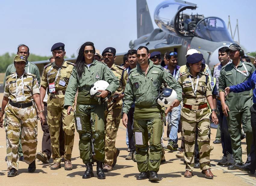 pv sindhu, pv sindhu figher plane, pv sindhu pilot, pv sindhu tejas, pv sindhu air show, sports news, indian express" />
