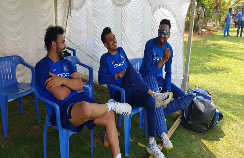 रोहित शर्मा, युजवेंद्र चहल और क्रुणाल पंड्या। (फोटो सोर्स -ट्विटर/ @yuzi_chahal) रोहित शर्मा, युजवेंद्र चहल और क्रुणाल पंड्या। (फोटो सोर्स -ट्विटर/ @yuzi_chahal)