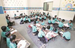 पाकिस्‍तान: ‘फिर भी दिल है हिंदुस्‍तानी’ गाने पर तिरंगा लहराते हुए नाचे बच्‍चे, स्‍कूल की मान्‍यता रद्द