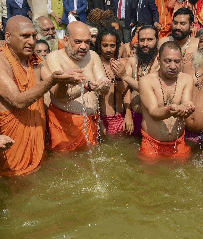 Kumbh mela, amit shah at kumbh mela, yogi adityanath, Kumbh mela holy dip,kumbh mela, kumbh mela 2019, kumbh mela prayagraj, basant panchami, ganga, sangam, holy dip, kumbh mela devotees