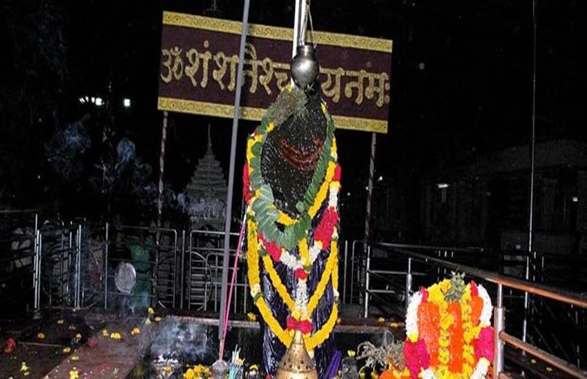 शनि शिंगणापुर मंदिर। 