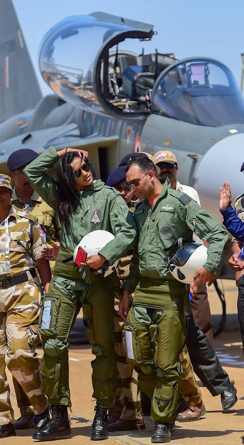 pv sindhu, pv sindhu figher plane, pv sindhu pilot, pv sindhu tejas, pv sindhu air show, sports news, indian express" />