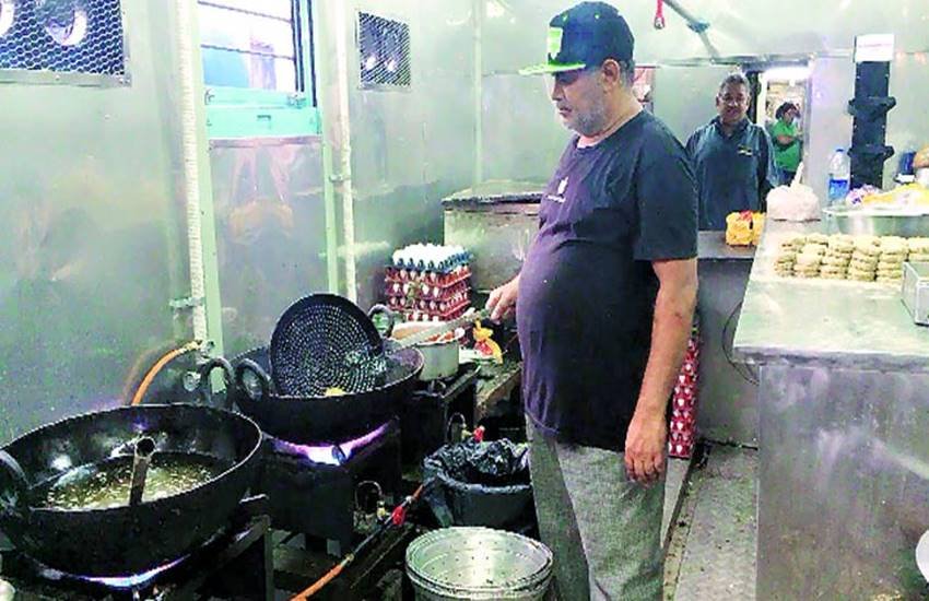 रेल यात्री ऑनलाइन डैशबोर्ड पर रेलवे रसोइयों में पकाये जाने वाले खाने की गुणवत्ता को देख सकेंगे 