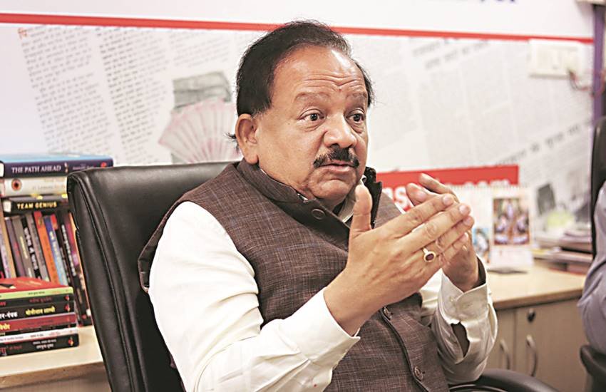 बारादरी की बैठक में हर्षवर्धन। (सभी फोटो : आरुष चोपड़ा)