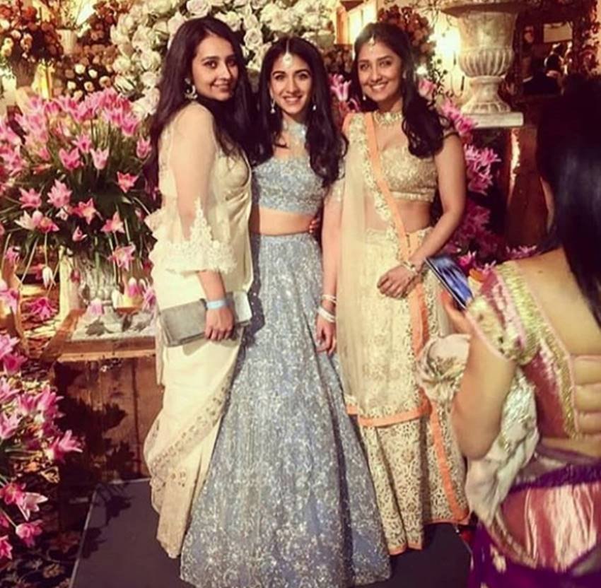 शादी में शरीक हुए सितारे..