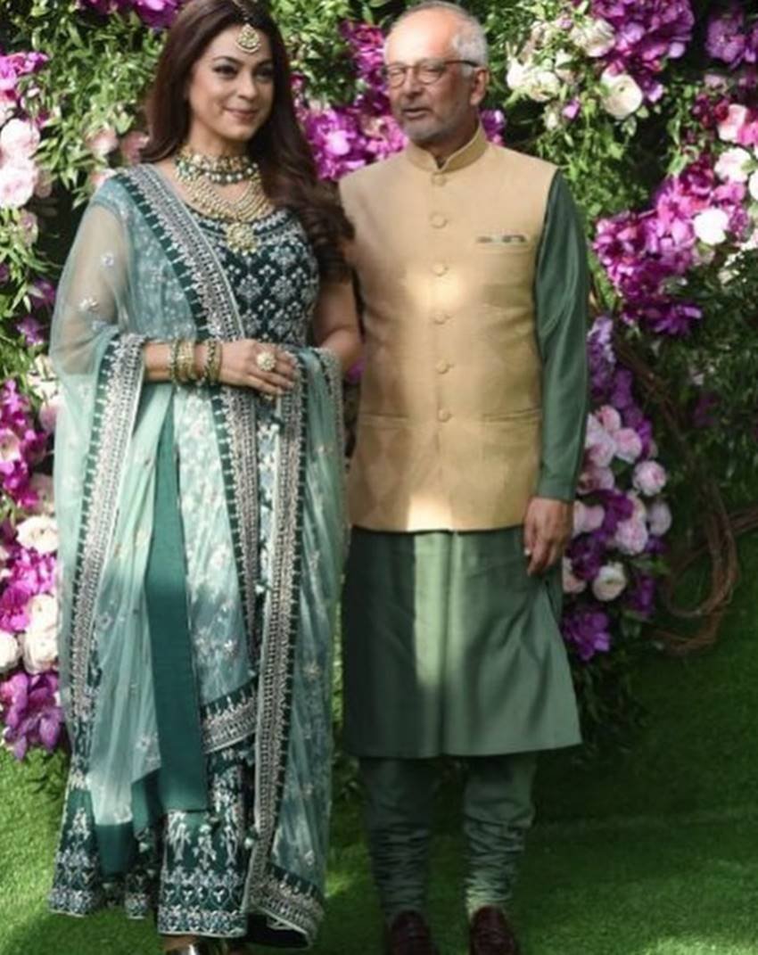 जूही चावला अपने पति के साथ
