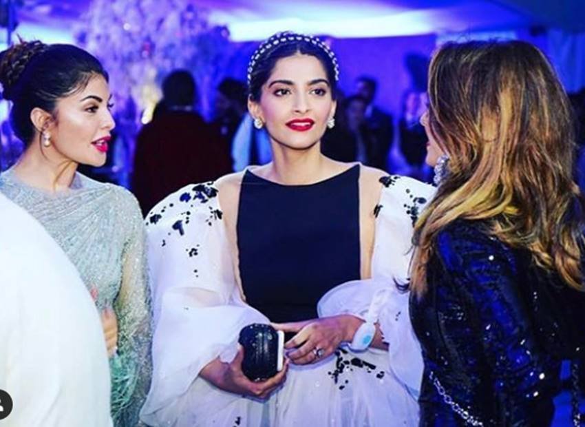 सोनम कपूर श्लोका और आकाश के प्री-वेडिंग फेस्ट में...