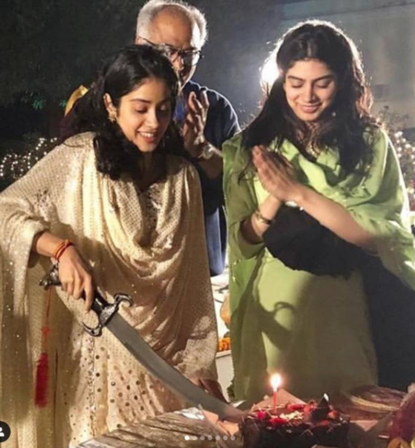 Janhvi Kapoor Birthday, janhvi kapoor in Varanasi, dhadak actress Janhvi kapoor, sridevi kapoor daughter janhvi, janhvi kapoor now 22 years old, actress janhvi kapoor celebrate her 22nd birthday, janhvi kapoor sister khushi, janhvi father boney kapoor, entertainment news, bollywood news, television new