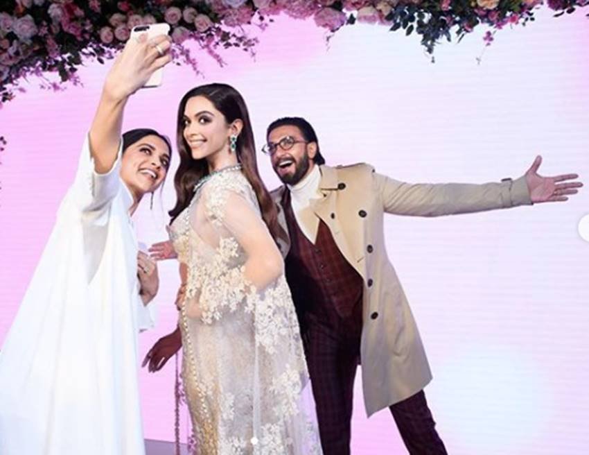 रणवीर दीपिका Madame Tussauds में लगे दीपिका के वैक्स के साथ