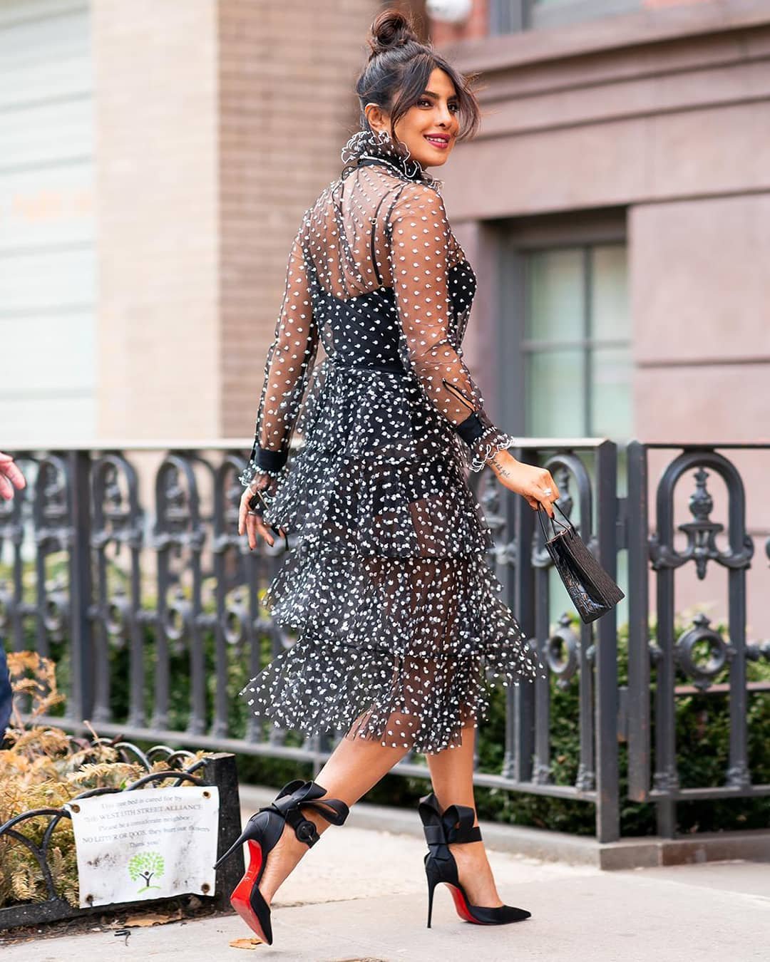 Priyanka Chopra first holi, Priyanka Chopra holi with nick jonas, Priyanka Chopra first holi after wedding, desi girl, priyanka chopra latest pics