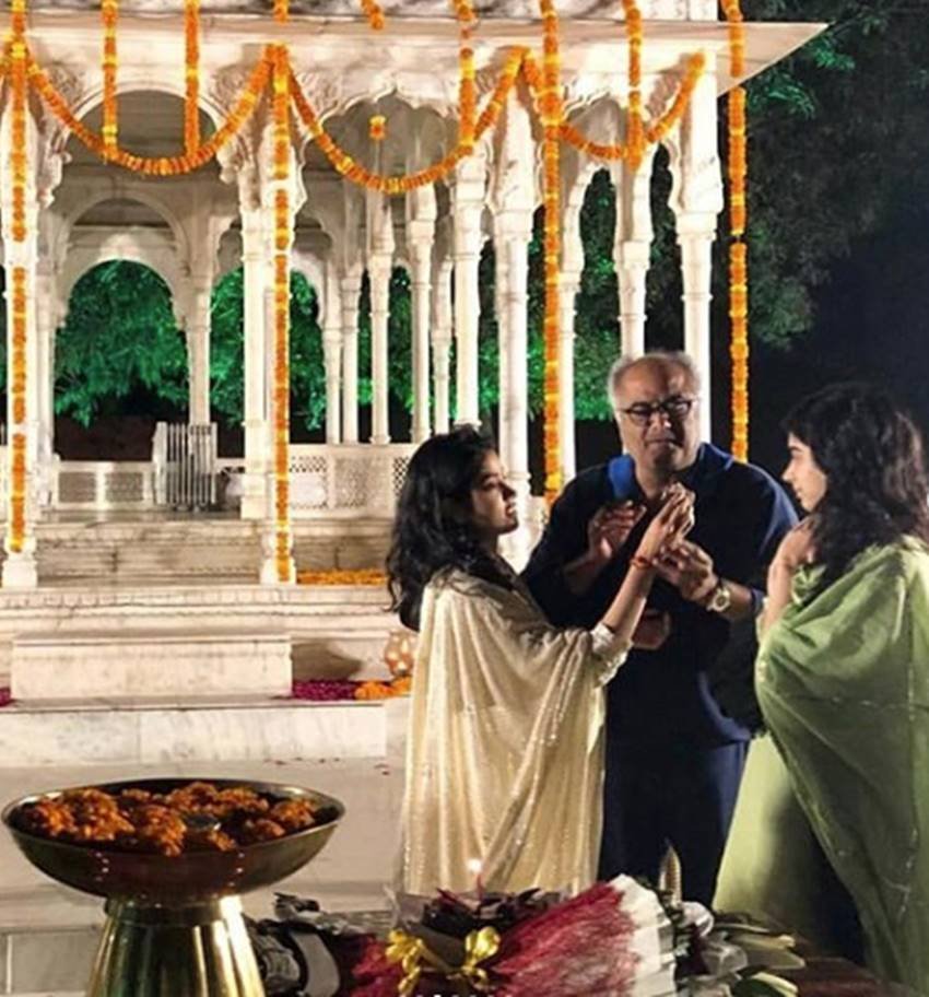 Janhvi Kapoor Birthday, janhvi kapoor in Varanasi, dhadak actress Janhvi kapoor, sridevi kapoor daughter janhvi, janhvi kapoor now 22 years old, actress janhvi kapoor celebrate her 22nd birthday, janhvi kapoor sister khushi, janhvi father boney kapoor, entertainment news, bollywood news, television new