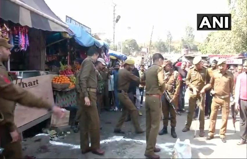 जम्मू में बस स्टैंड के पास हुआ धमाका 
फोटो सोर्स- ANI
