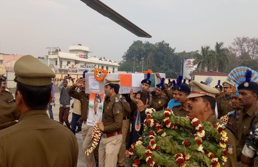 शहीद पिंटू का पार्थिव शरीर। (Twitter@DrMadanMohanJha)