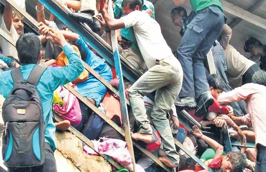एलफिंस्टन हादसा, फोटो सोर्स- इंडियन एक्सप्रेस