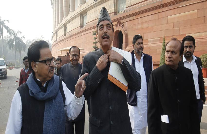 कांग्रेस महासचिव गुलाम नबी आजाद। साथ में अहमद पटेल और पी एल पुनिया। (एक्सप्रेस फोटो)