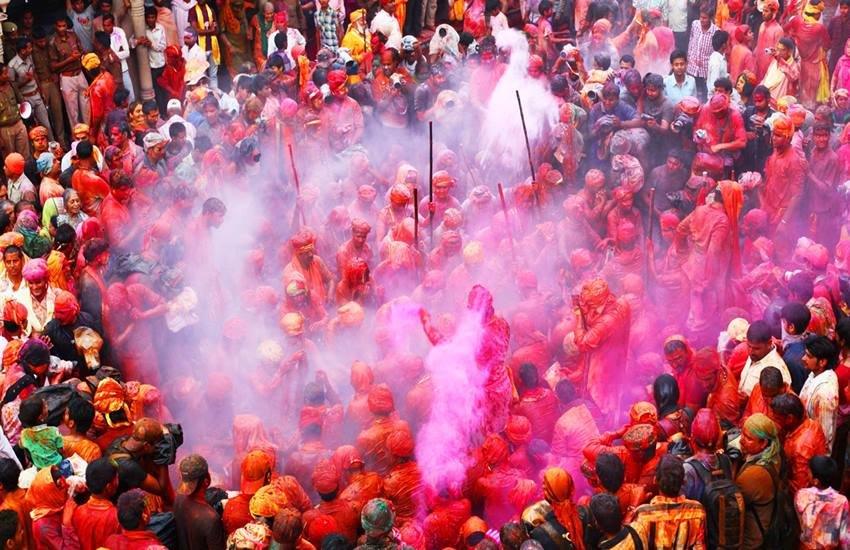 भस्म की होली, 
फोटो सोर्स- स्थानीय